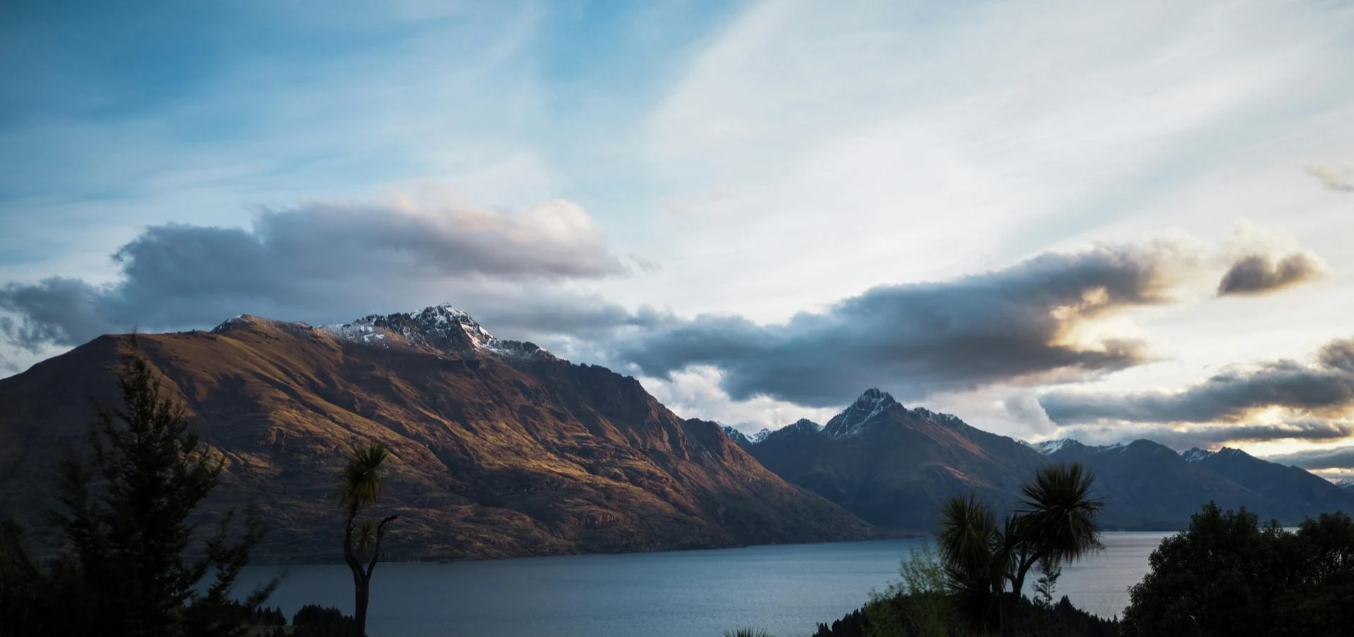 Snow-capped Mount Cook alpine peaks above the Hooker Valley