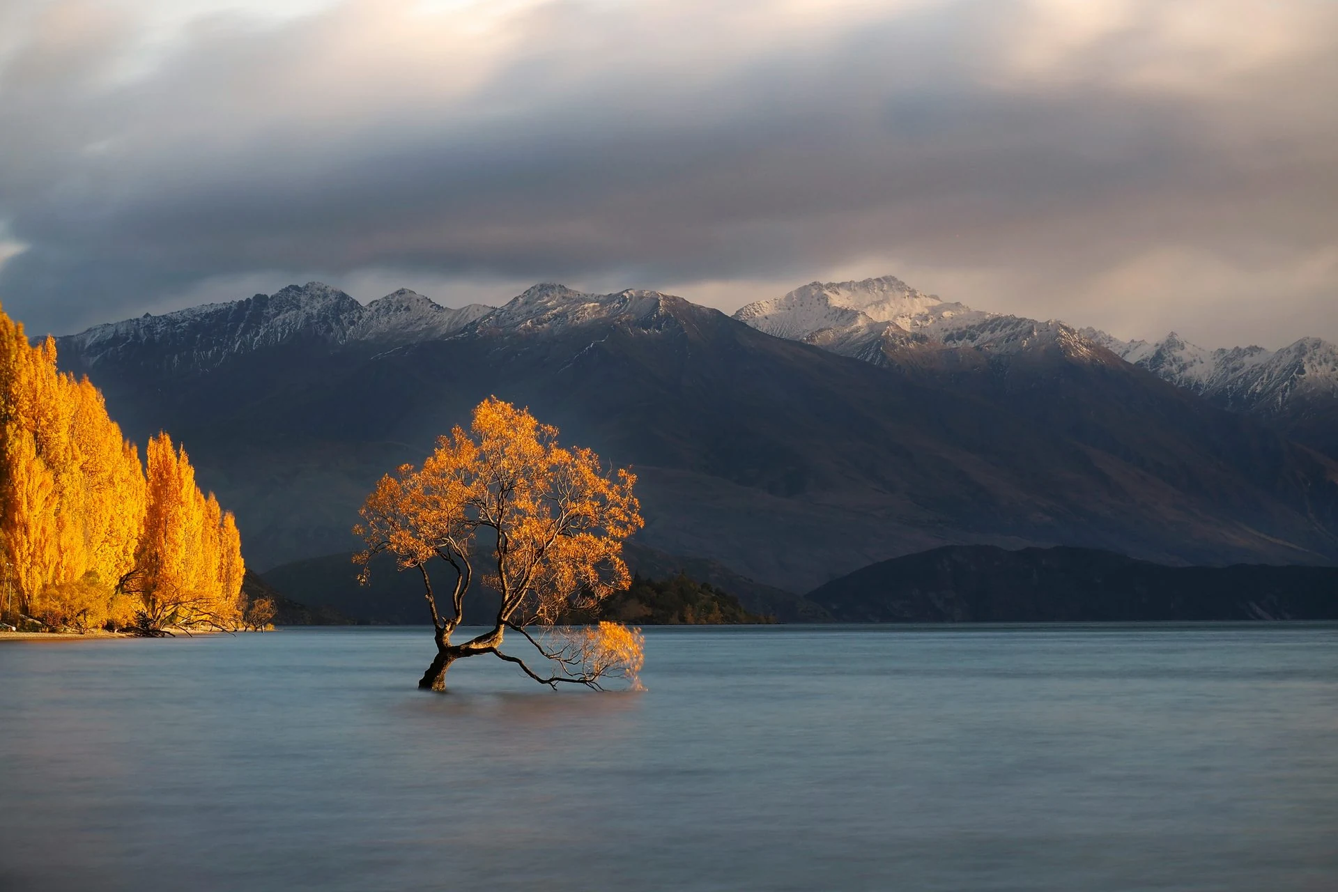 Lake Wānaka on a Franz Josef to Queenstown one-way